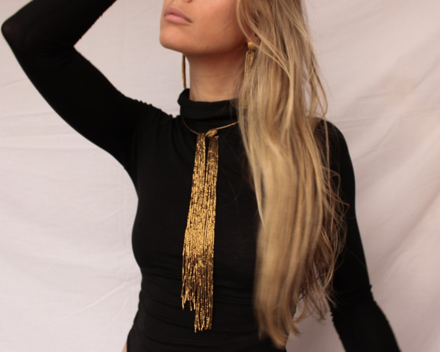 Collar Corbata multiposición dorado