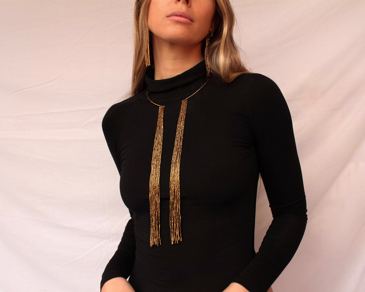 Collar Corbata multiposición dorado