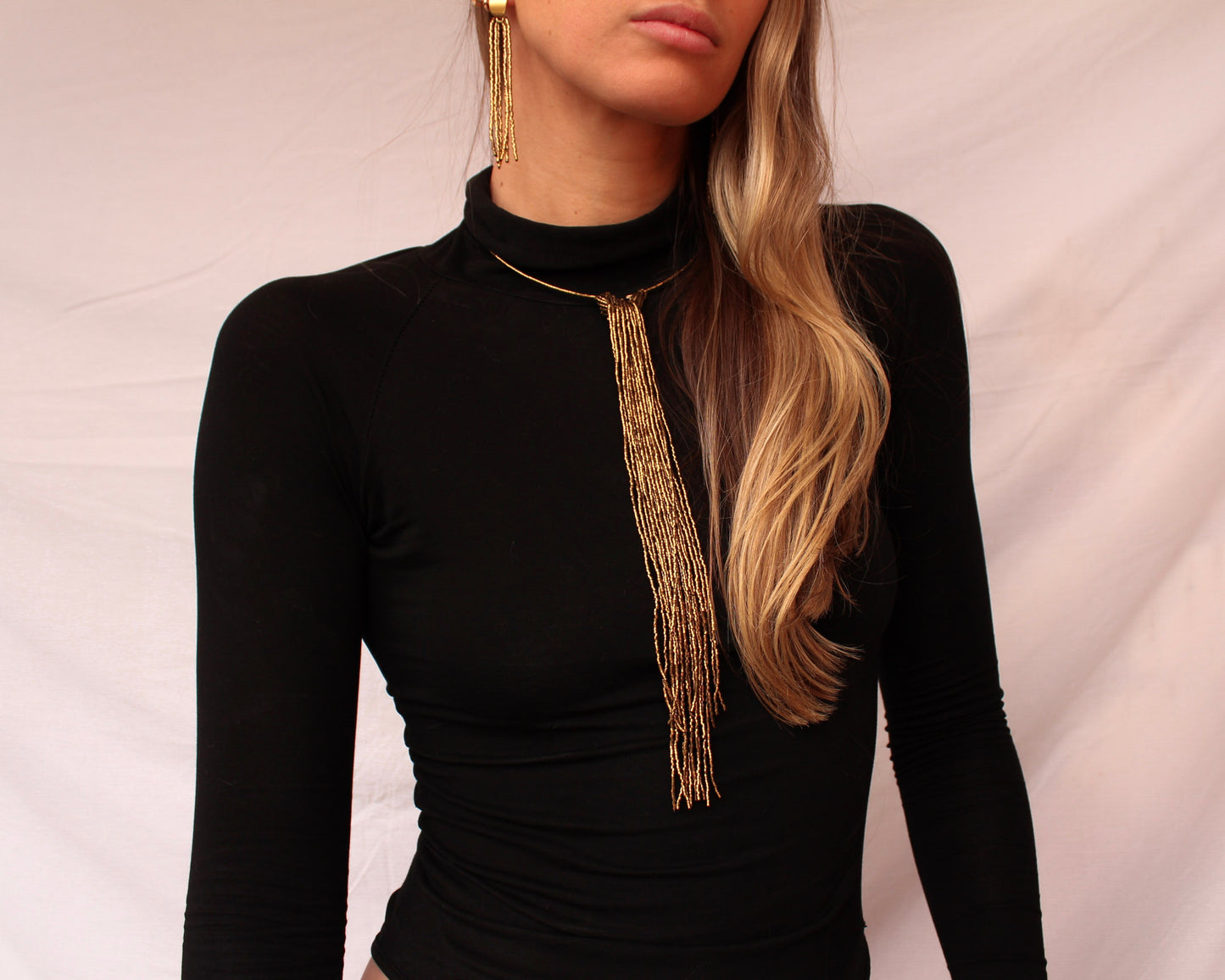 Collar Corbata multiposición dorado